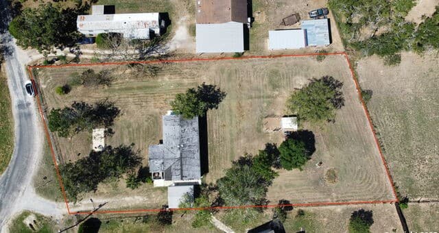 3-bedroom rental at 8489 Elmendorf Lavernia in Elmendorf, TX — photo 5
