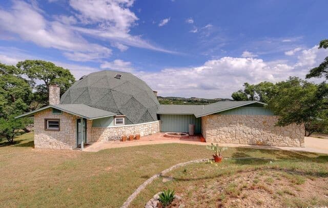 3-bedroom rental at 448 Red Rock Road in Blanco, TX — photo 4