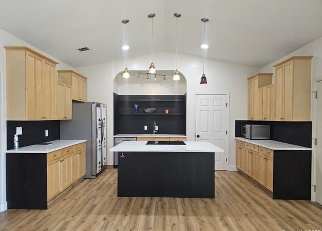 3-bedroom rental at 12611 Sandtrap in San Antonio, TX — photo 2