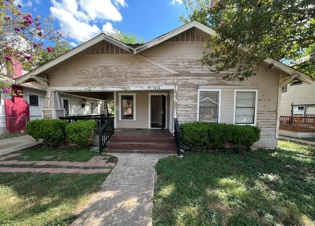 3-bedroom rental at 1036 Hammond in San Antonio, TX — photo 1
