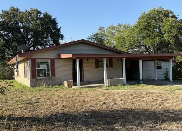 3-bedroom rental at 218 Graham in Kenedy, TX — photo 1
