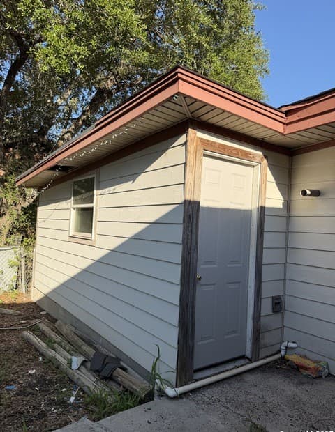 3-bedroom rental at 218 Graham in Kenedy, TX — photo 4