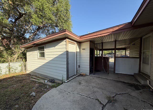 3-bedroom rental at 218 Graham in Kenedy, TX — photo 5