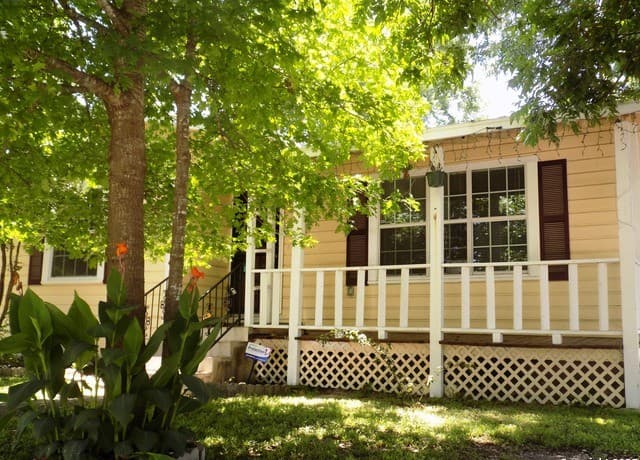 3-bedroom rental at 636 W Norwood in San Antonio, TX — photo 3