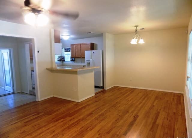 3-bedroom rental at 636 W Norwood in San Antonio, TX — photo 4