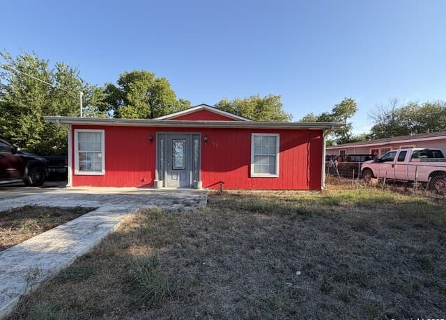 3-bedroom rental at 127 Arnaz in San Antonio, TX — photo 1