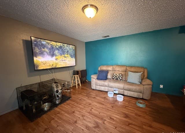 3-bedroom rental at 127 Arnaz in San Antonio, TX — photo 3