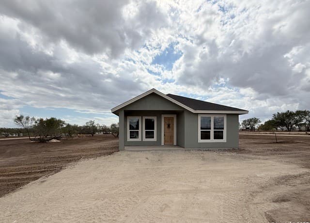 Home for sale at 1416 Corgey Rd. in Pleasanton, TX — photo 3