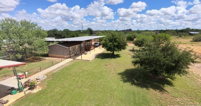 3-bedroom rental at 386 W Fm 468 in Cotulla, TX — photo 1