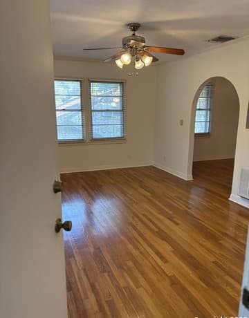 2-bedroom rental at 210 E Lullwood Ave Unit 208 in San Antonio, TX — photo 4