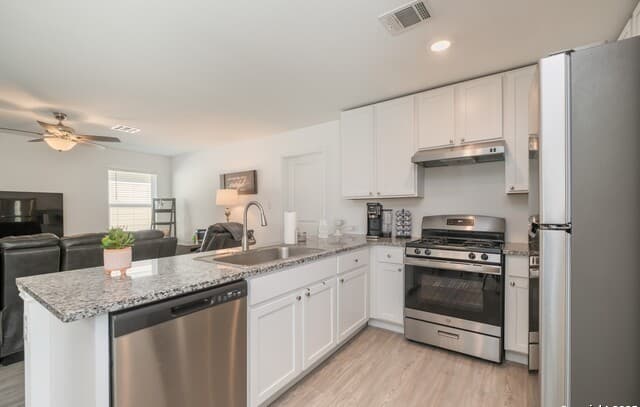 3-bedroom rental at 10227 Mesa Medina in San Antonio, TX — photo 3