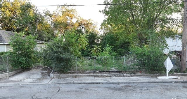 rental at 1318 Essex in San Antonio, TX — photo 1