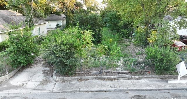 rental at 1318 Essex in San Antonio, TX — photo 2