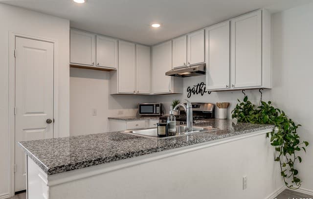 4-bedroom rental at 13926 Wool Park in San Antonio, TX — photo 5