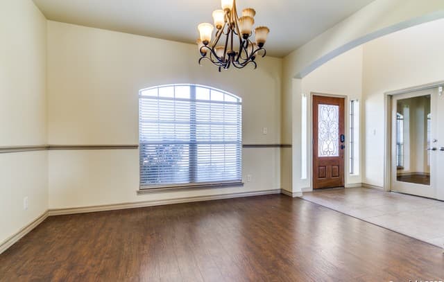 6-bedroom rental at 811 Stirrup Dr in Spring Branch, TX — photo 3