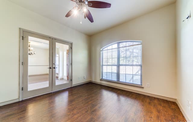 6-bedroom rental at 811 Stirrup Dr in Spring Branch, TX — photo 4