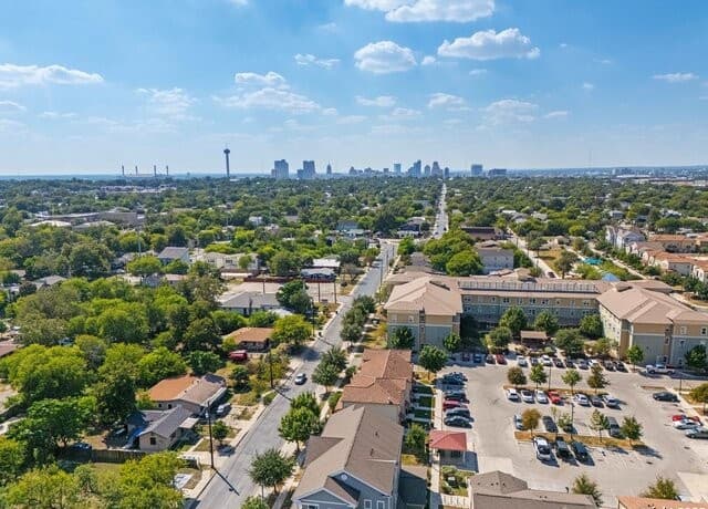 rental at 1816 Hays St in San Antonio, TX — photo 2