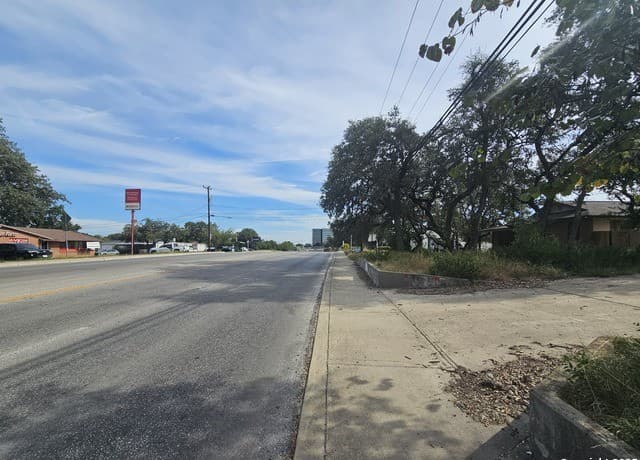 rental at 5142 Wurzbach Rd in San Antonio, TX — photo 2