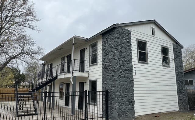 1-bedroom rental at 1723 W Mayfield Blvd Unit 2 in San Antonio TX