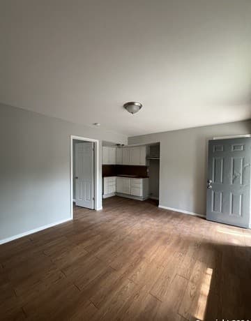 1-bedroom rental at 1723 W Mayfield Blvd Unit 2 in San Antonio, TX — photo 4