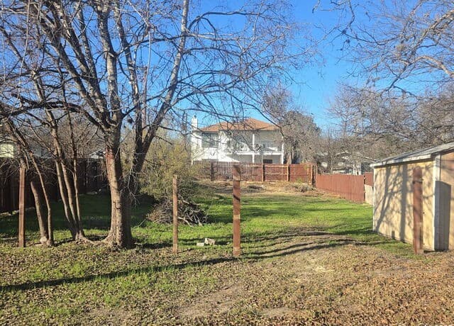 rental at 1403 Bailey Ave in San Antonio, TX — photo 3