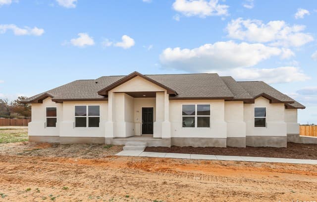 4-bedroom rental at 70 Log Cabin Way in Poteet, TX — photo 4