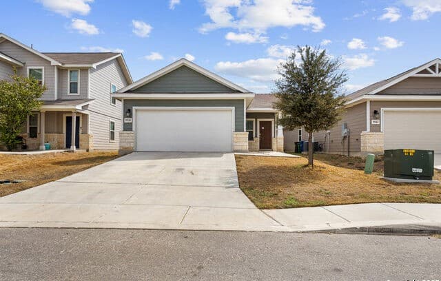 3-bedroom rental at 9938 Rancho Real in San Antonio, TX — photo 1