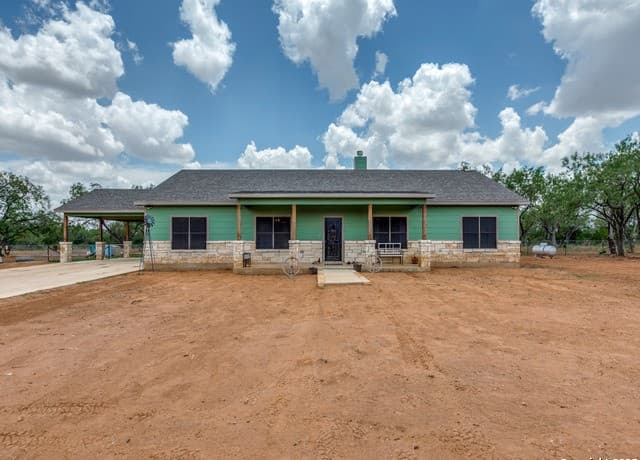 4-bedroom rental at 6451 Bluntzer in Jourdanton, TX — photo 1