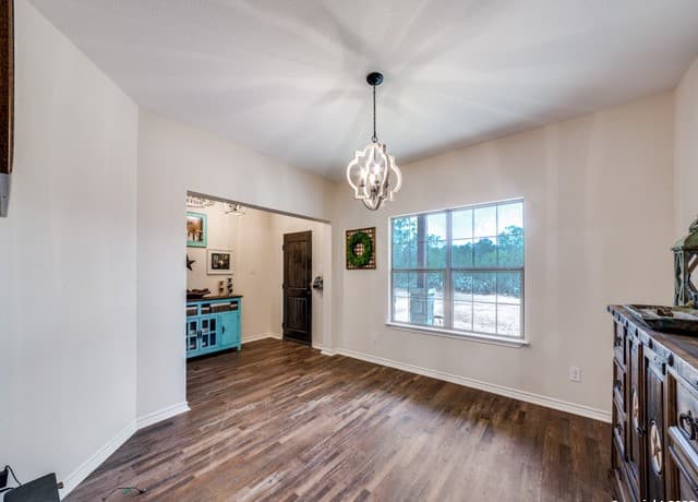 4-bedroom rental at 6451 Bluntzer in Jourdanton, TX — photo 5