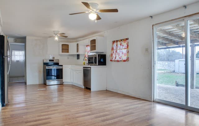 3-bedroom rental at 710 Fifth in Comfort, TX — photo 3