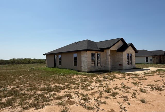 3-bedroom rental at 121 Camino Verde Ct in La Vernia, TX — photo 2