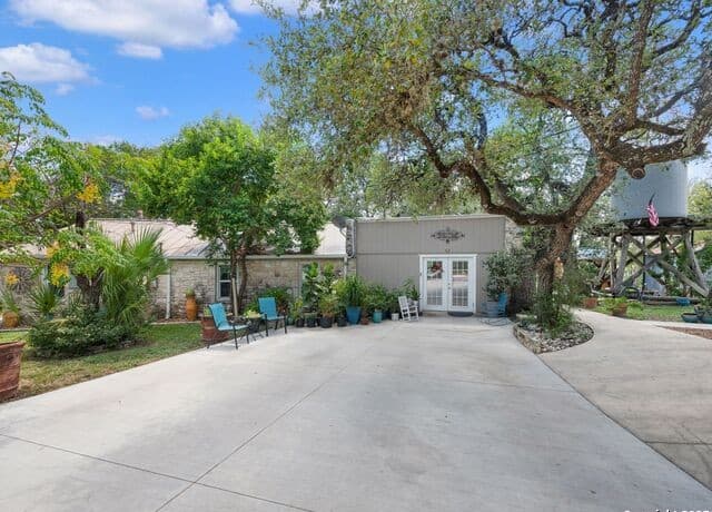 4-bedroom rental at 6472 Whitby in San Antonio, TX — photo 1