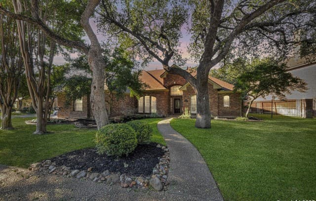 3-bedroom rental at 2204 Blackoak Bnd in San Antonio, TX — photo 2
