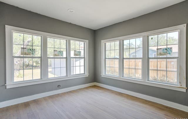 2-bedroom rental at 923 Sacramento in San Antonio, TX — photo 5