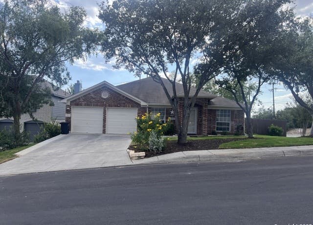 3-bedroom rental at 15711 Knollcircle in San Antonio, TX — photo 1