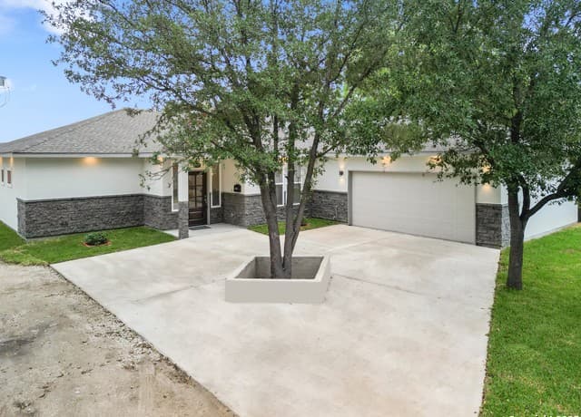 4-bedroom rental at 5338 Howard St in San Antonio, TX — photo 1