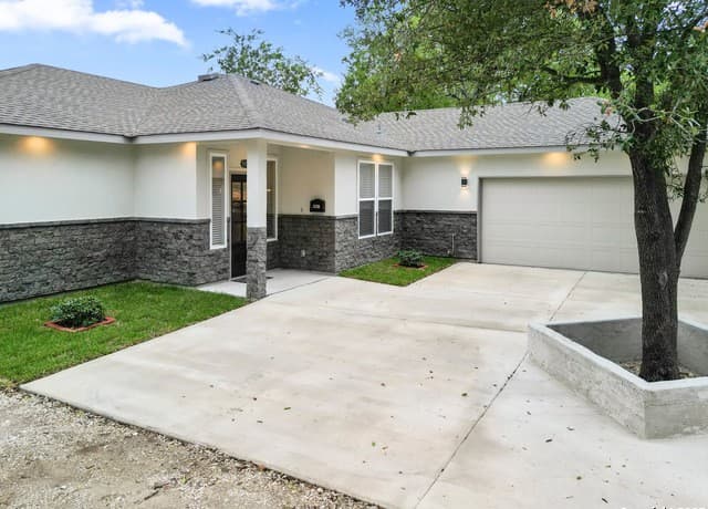 4-bedroom rental at 5338 Howard St in San Antonio, TX — photo 5