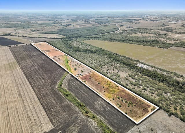 rental at 2415 Fm 1518 in St Hedwig, TX — photo 3