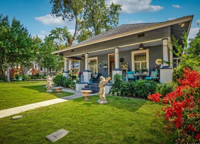 3-bedroom rental at 240 Post Avenue in San Antonio, TX — photo 2