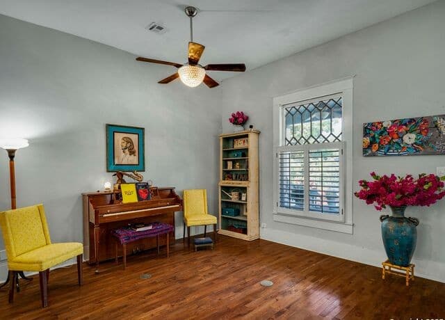3-bedroom rental at 240 Post Avenue in San Antonio, TX — photo 5