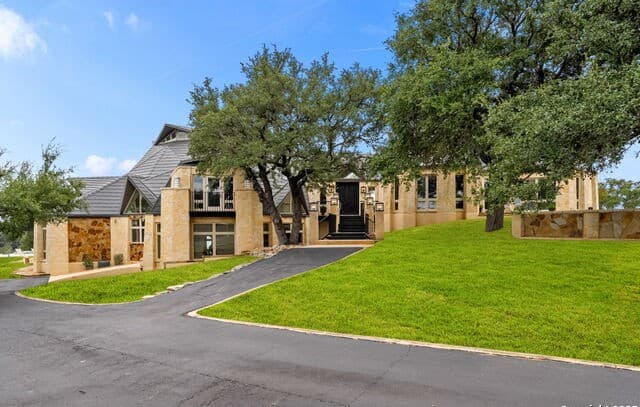 4-bedroom rental at 117 Clear Springs Drive in Boerne, TX — photo 1