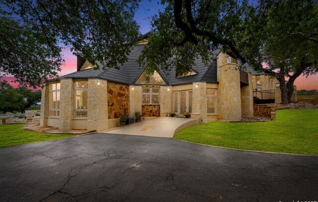 4-bedroom rental at 117 Clear Springs Drive in Boerne, TX — photo 3