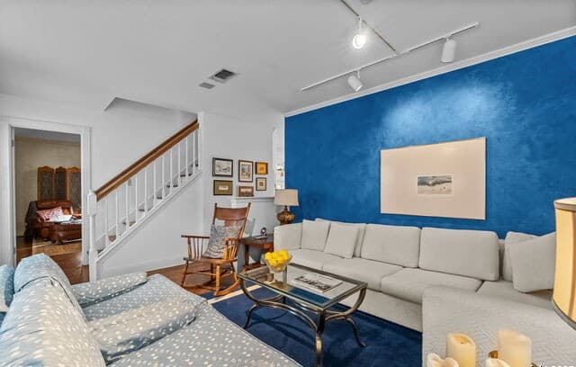 3-bedroom rental at 141 Hollywood in San Antonio, TX — photo 4