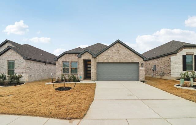 3-bedroom rental at 14418 Galloping Colt in San Antonio, TX — photo 2