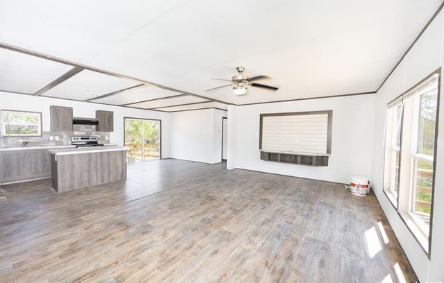 3-bedroom rental at 636 County Road 1615 in Moore, TX — photo 2