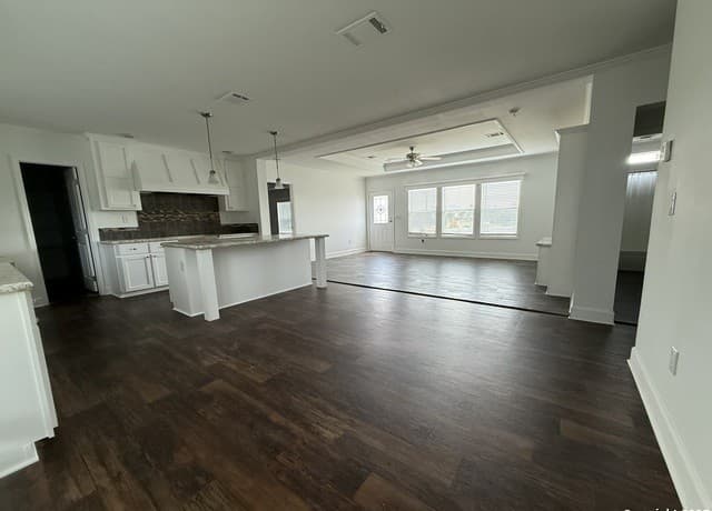 3-bedroom rental at 218 Edgewood Cir in Bandera, TX — photo 5
