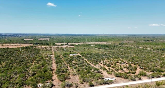rental at 7365 Leal Rd in Pleasanton, TX — photo 1