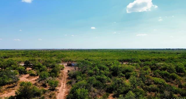 rental at 7365 Leal Rd in Pleasanton, TX — photo 2
