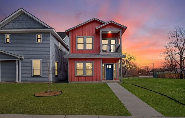 3-bedroom rental at 1910 E Houston St - BLDG.4 in San Antonio, TX — photo 1