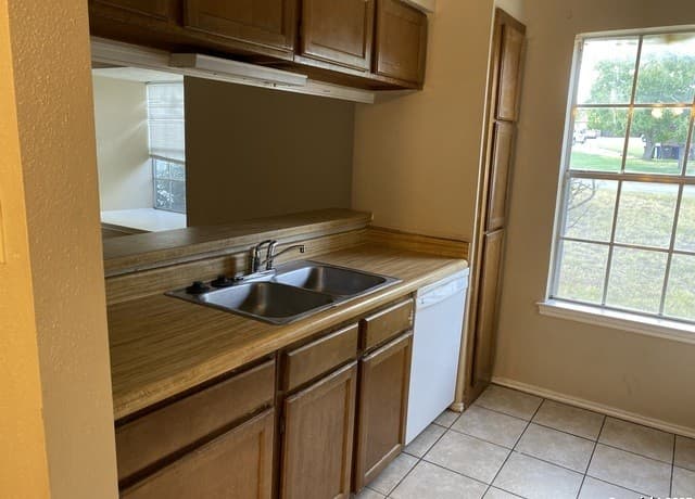 rental at 14422 Hereford in San Antonio, TX — photo 4